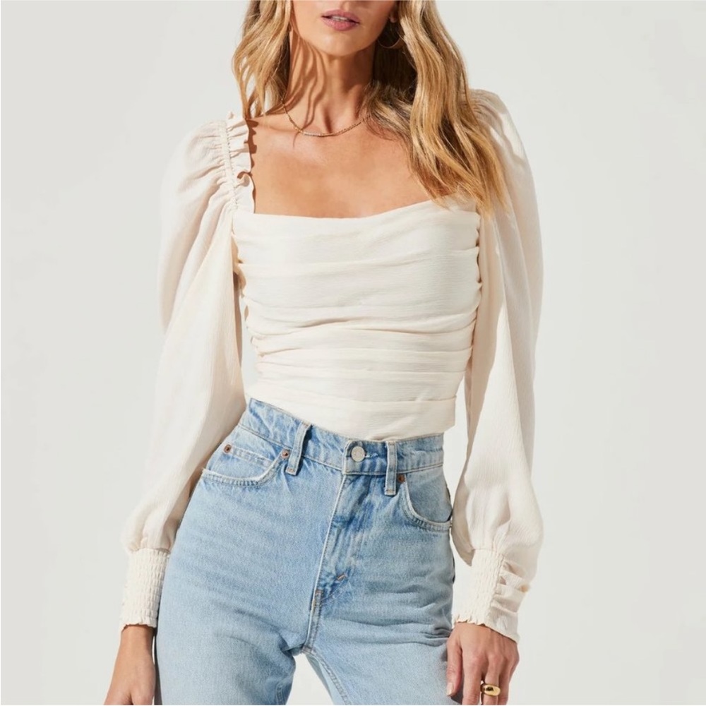 ASTR the Label Square Neck Puff Sleeve Blouse